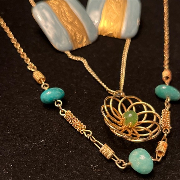 Vintage Gold Tone & Green Stones Necklaces And Enamel Earrings Set - Picture 8 of 10